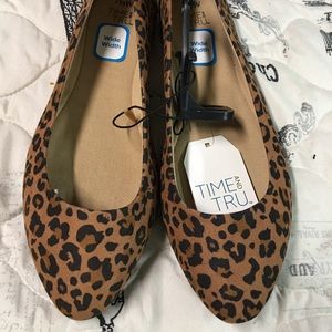 Cheetah/leopard True and Time NWT flats SZ 7